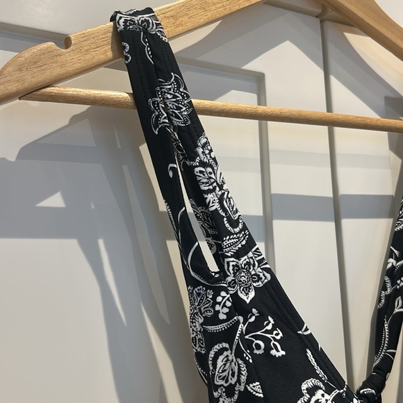 CUPSHE VNeck Double Straps Cross Back Tie One Piece Swimsuit Black White Floral - Picture 9 of 13